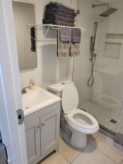 רסקין River Delight,Studio109, Beach & Pool Steps Away + Wifi מראה חיצוני תמונה
