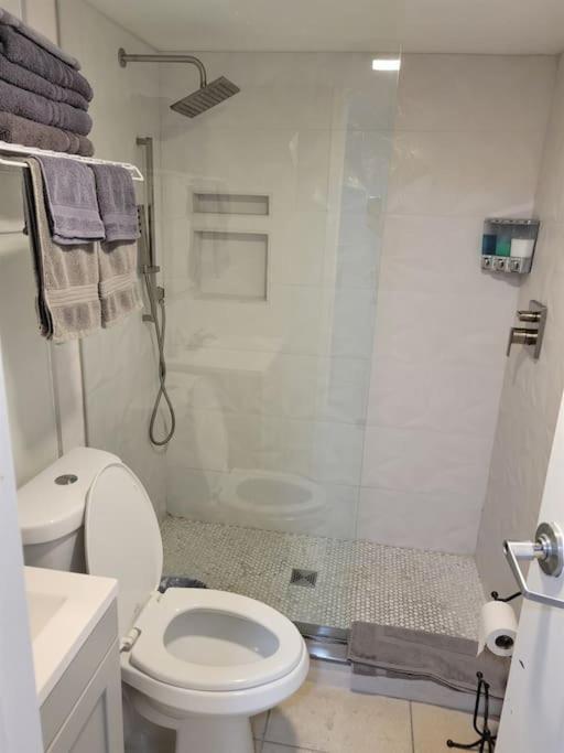 רסקין River Delight,Studio109, Beach & Pool Steps Away + Wifi מראה חיצוני תמונה
