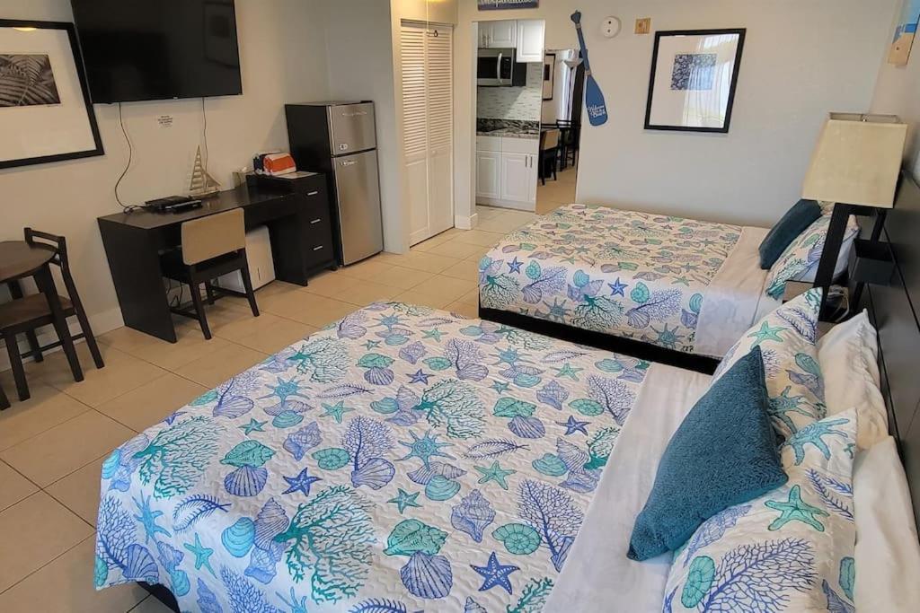 רסקין River Delight,Studio109, Beach & Pool Steps Away + Wifi מראה חיצוני תמונה